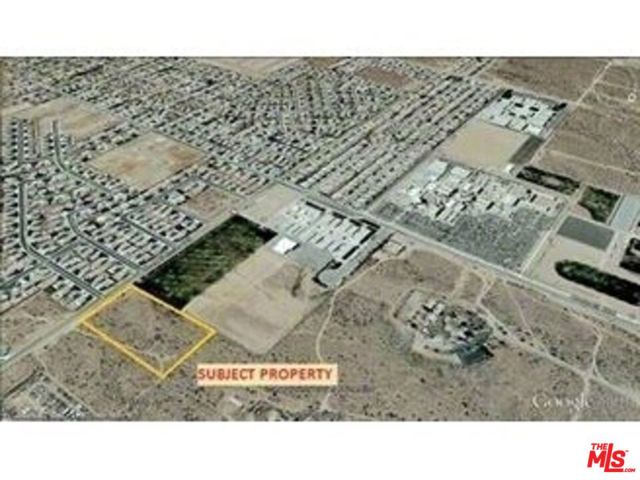 1001 Del Cerro Street, Victorville CA: https://media.crmls.org/mediaz/b88d87a2-0ccc-4bbe-a68e-ee966860c0fb.jpg