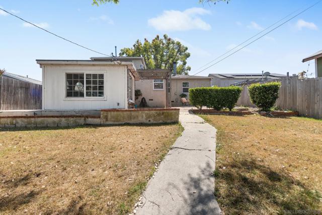 4050 Marian St, La Mesa CA: https://media.crmls.org/mediaz/b88ef33c-963e-4916-83b8-0859caba4ce0.jpg