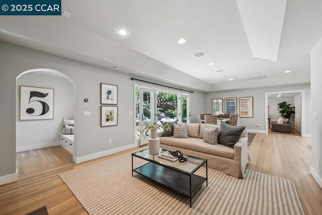 390 Castello Rd, Lafayette CA: https://media.crmls.org/mediaz/b88f2994-c21a-41c1-bb05-44b11f6406b6.jpg