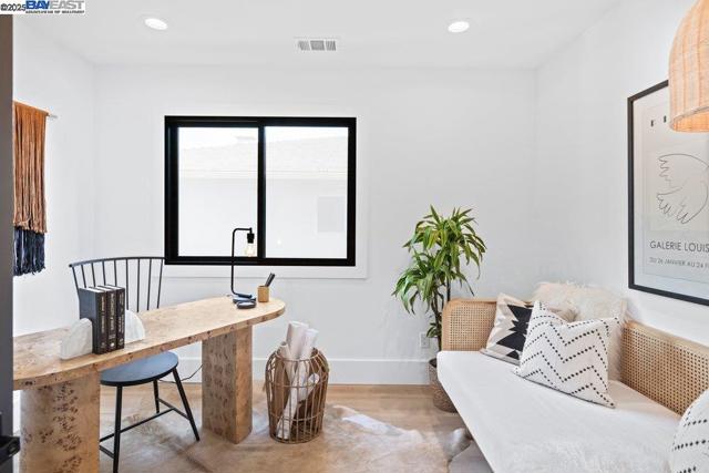 833 Polk St, Albany CA: https://media.crmls.org/mediaz/b88f4ff1-91ae-433b-9c6b-04b4ae47b4e4.jpg