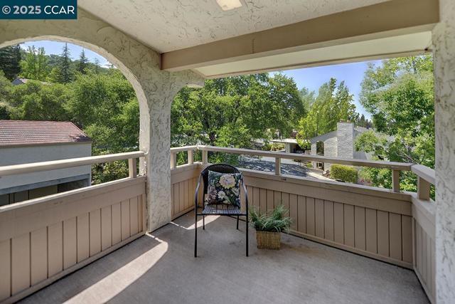 4033 Terra Granada Dr, Walnut Creek CA: https://media.crmls.org/mediaz/b88fa1f6-3821-44b1-9097-881ebaf6906b.jpg
