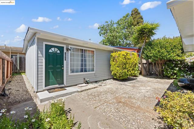 1611 Julia St, Berkeley CA: https://media.crmls.org/mediaz/b88fbd24-1738-438f-a3d8-e3294f4d572a.jpg