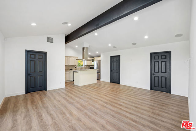 19536 Wells Drive, Tarzana CA: https://media.crmls.org/mediaz/b88fedba-9f77-4276-a0b8-92f5d844fd2b.jpg