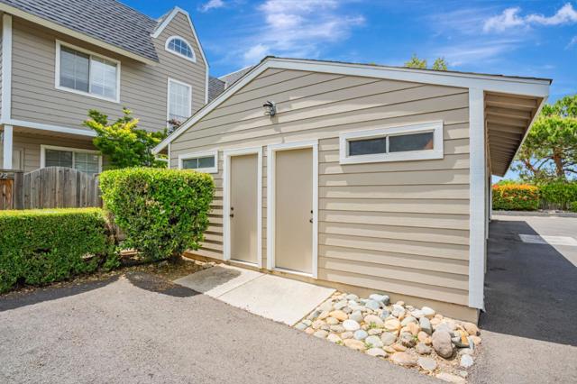 3090 Woods Circle, Davis CA: https://media.crmls.org/mediaz/b89045ea-cff6-455a-bd92-767cae6e7dc8.jpg