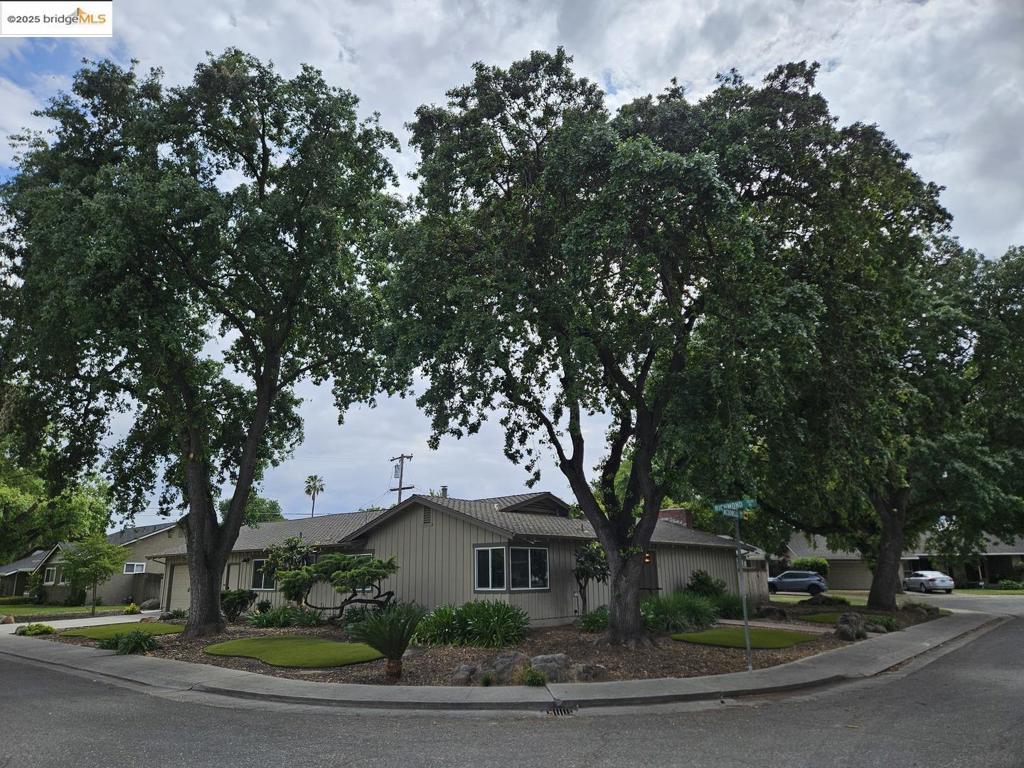 1810 Mcdowell WAY