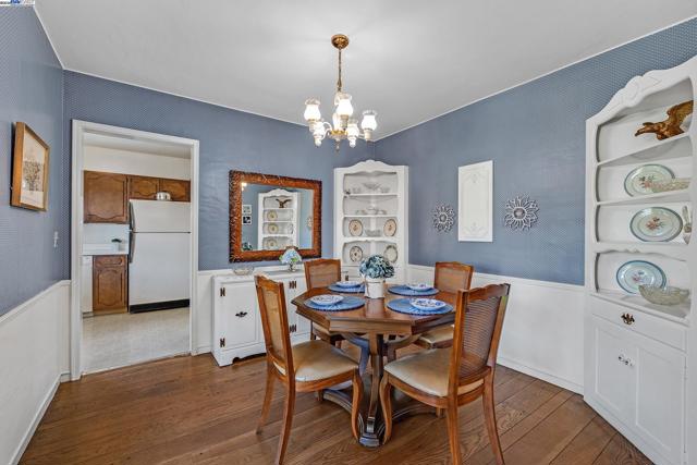 2863 Burton Dr, Oakland CA: https://media.crmls.org/mediaz/b890a0f7-d615-4e84-bea0-5ae4c23489a8.jpg