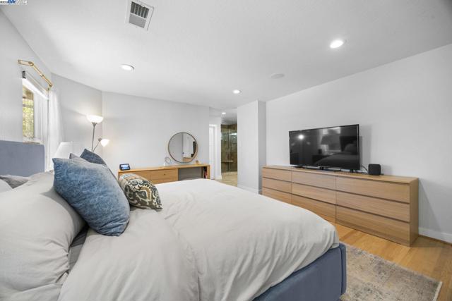 4149 Moselle Ct, Pleasanton CA: https://media.crmls.org/mediaz/b890c8e7-453d-4fcf-a4cf-d447ef4b0ee4.jpg