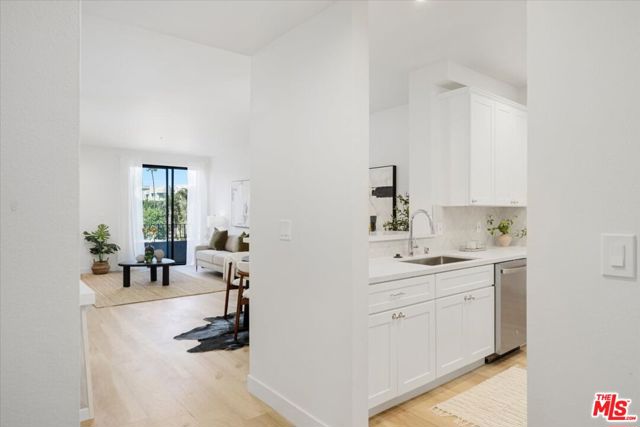 625 S Berendo Street, Los Angeles CA: https://media.crmls.org/mediaz/b891043c-54e5-448a-b3fc-ad993502bc5d.jpg