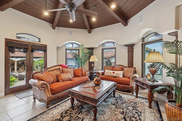 13371 Summit Cir, Poway CA: https://media.crmls.org/mediaz/b8911a3d-4794-459c-a948-dd1d315d1c8a.jpg