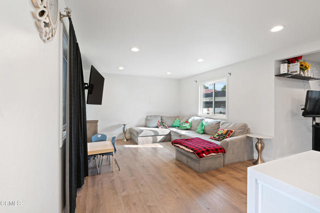 Detail Gallery Image 4 of 31 For 1328 Richmond Rd, Santa Paula,  CA 93060 - 3 Beds | 2 Baths