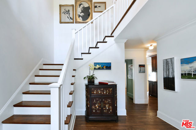 4444 Libbit Avenue, Encino CA: https://media.crmls.org/mediaz/b8918657-4844-45da-b267-138652b58586.jpg