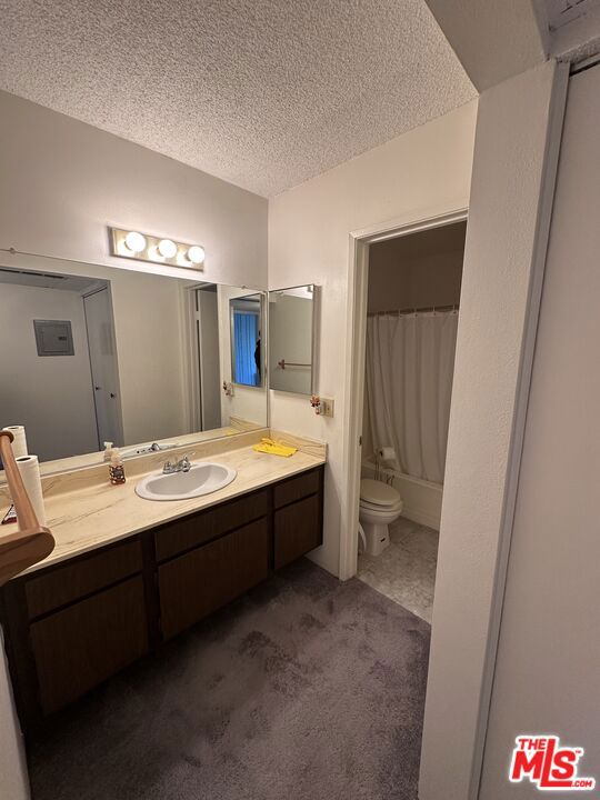 8316 Raintree Circle, Culver City CA: https://media.crmls.org/mediaz/b8919d15-b010-4a8b-94f4-81dac68ead8d.jpg