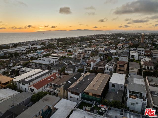 636 12th Street, Manhattan Beach CA: https://media.crmls.org/mediaz/b891ab4c-8c48-4227-a012-1a590551c179.jpg