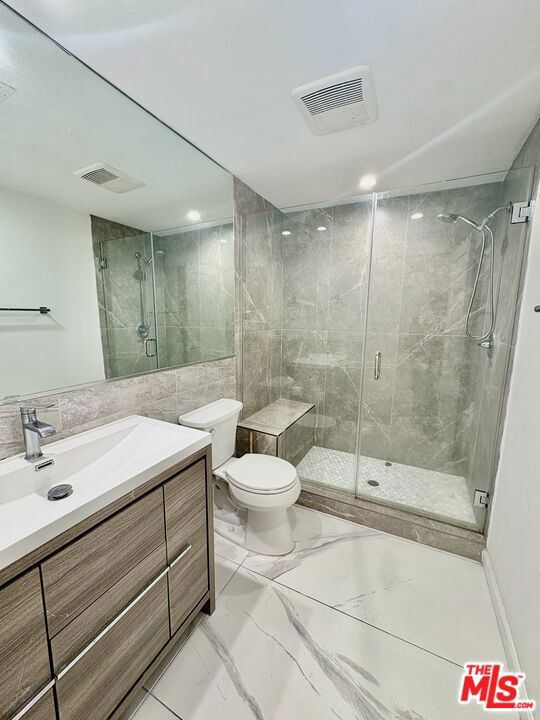 404 N Gardner, Los Angeles CA: https://media.crmls.org/mediaz/b891b8ac-9e11-4f62-a385-66595ea02131.jpg