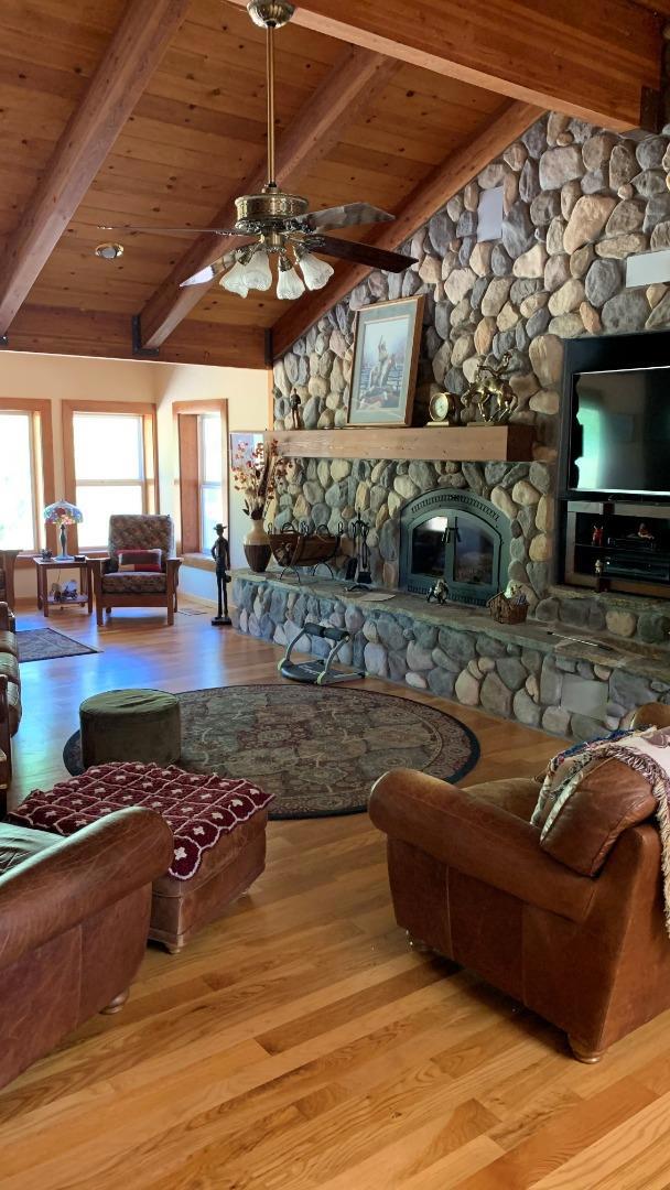 21050 Uvas Road, Morgan Hill CA: https://media.crmls.org/mediaz/b8931295-bc0a-4f6c-8b6c-9b050061cdd4.jpg
