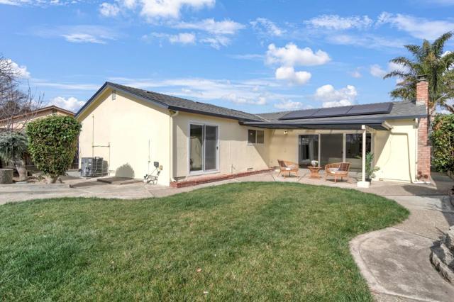 2921 Daisy Court, Union City CA: https://media.crmls.org/mediaz/b8932ad9-557e-4393-94d9-cd61147e226b.jpg