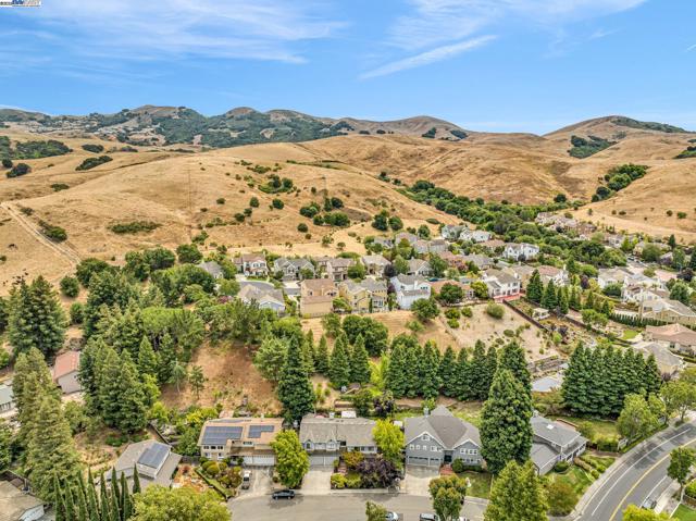 22 Cobblestone Ct, San Ramon CA: https://media.crmls.org/mediaz/b8932b5a-1662-432b-a065-8f7d239c3452.jpg