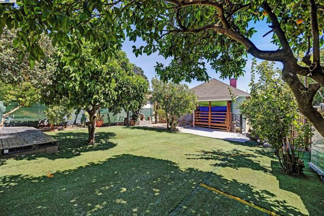 2309 High St, Oakland CA: https://media.crmls.org/mediaz/b893b63f-a973-4d45-8a1f-7021674dcb03.jpg