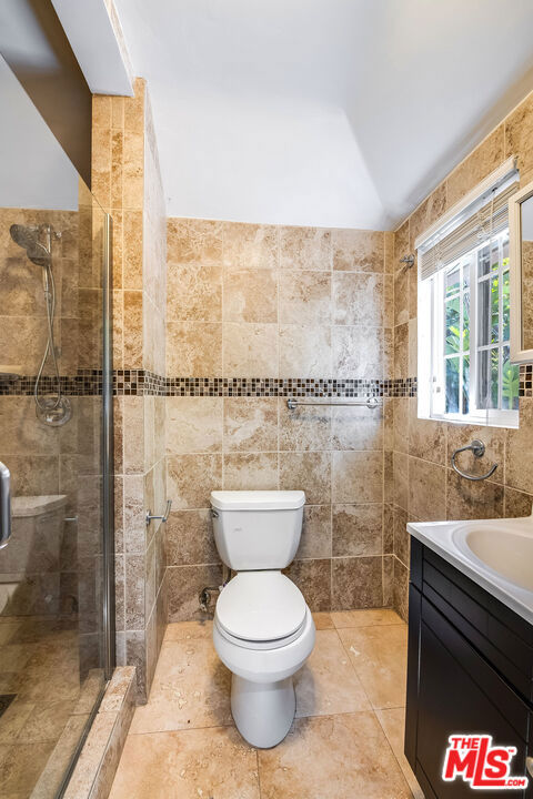 1600 Benedict Canyon Drive, Beverly Hills CA: https://media.crmls.org/mediaz/b893ba09-77de-44f9-b83e-d8143b5d1c51.jpg