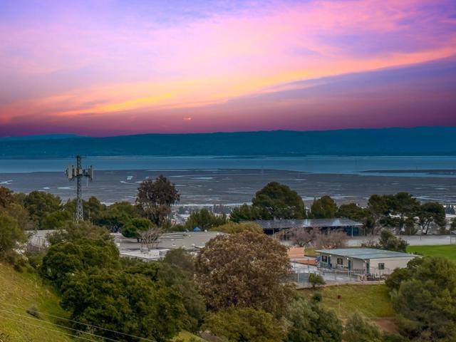 416 Portofino Drive, San Carlos CA: https://media.crmls.org/mediaz/b893d0b3-49f1-4d3e-a6d3-11412657bbad.jpg