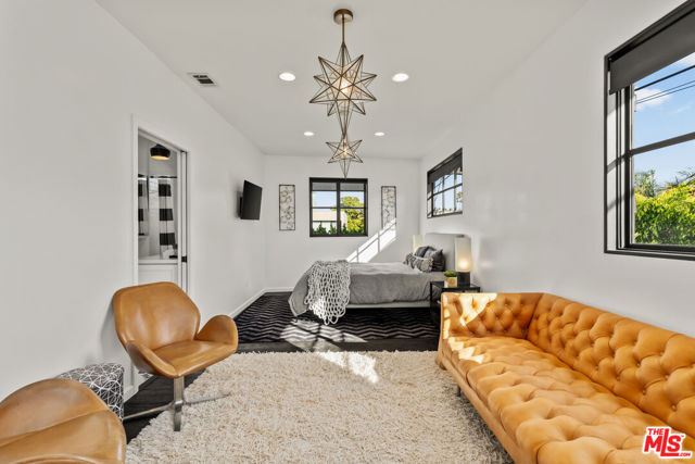 3159 Thatcher Avenue, Marina del Rey CA: https://media.crmls.org/mediaz/b895f034-18f2-4733-b7bb-52ca9b20938c.jpg