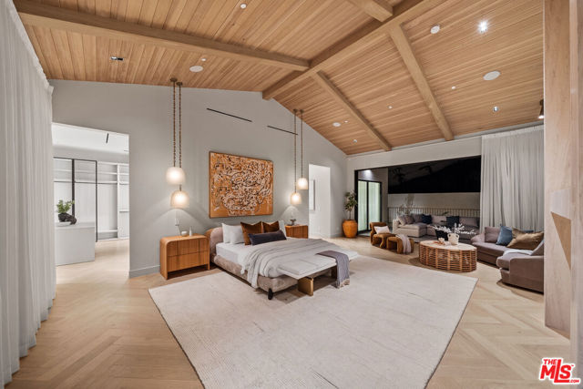 10950 Verano Road, Los Angeles CA: https://media.crmls.org/mediaz/b8968056-51b7-471a-8fc1-cc6127e83eee.jpg