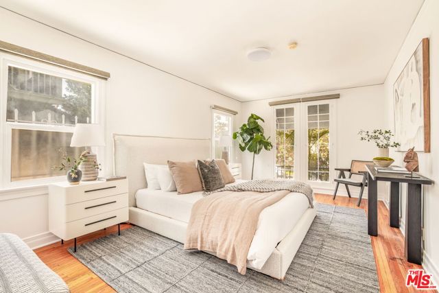 842 S Sycamore Avenue, Los Angeles CA: https://media.crmls.org/mediaz/b89685b0-0802-4c8a-a177-9043a3dacd9d.jpg