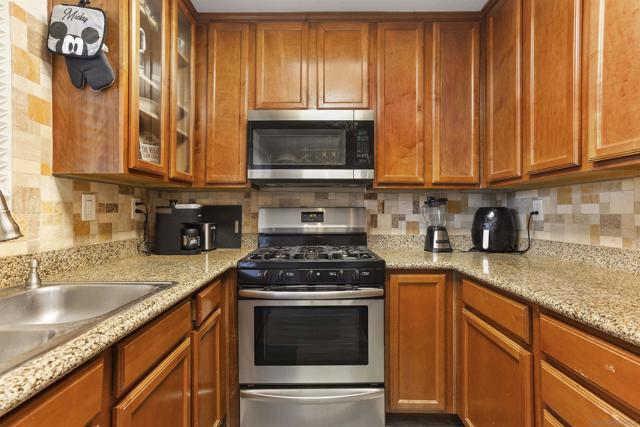 530 Calle Montecito, Oceanside CA: https://media.crmls.org/mediaz/b896d887-4cc4-4064-8905-659ba551aa9a.jpg