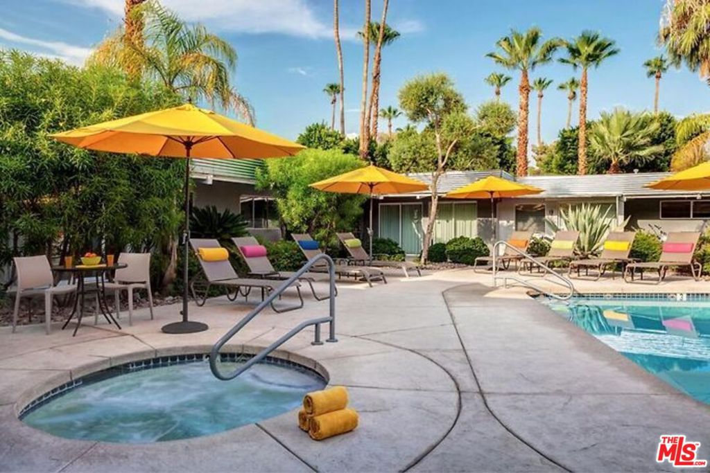 537 S Grenfall Road, Palm Springs, CA 92264