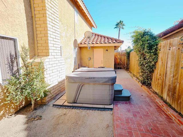 1715 Las Palmas Lane, Escondido CA: https://media.crmls.org/mediaz/b897cee8-1526-4694-af43-f7be85741779.jpg