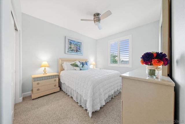 542 Adobe Estates Dr, Vista CA: https://media.crmls.org/mediaz/b89824ef-0e02-4b4b-8a7f-cc790c0598e3.jpg