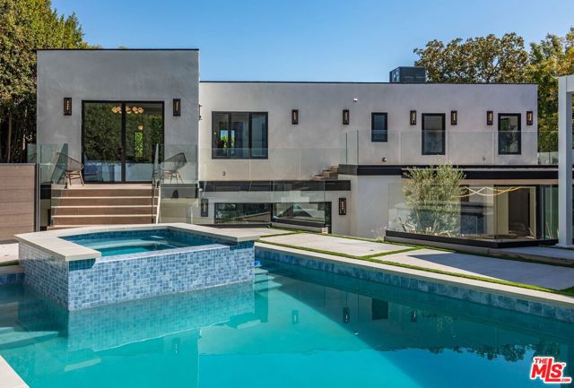 1271 Sunset Plaza Drive, Los Angeles CA: https://media.crmls.org/mediaz/b8989485-fe04-4ce3-8daf-4c7255dca971.jpg