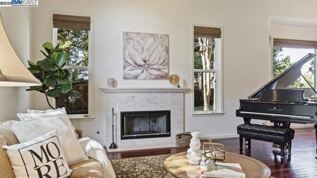 1348 Carlton Pl, Livermore CA: https://media.crmls.org/mediaz/b8998841-165b-476f-8a2a-8a05a8c533ff.jpg