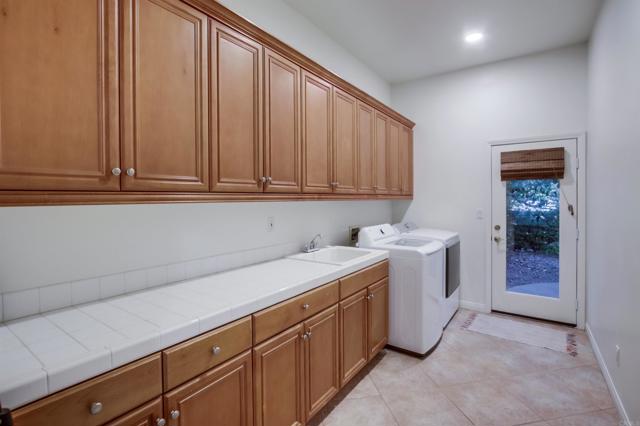 1495 Meredith Road, Fallbrook CA: https://media.crmls.org/mediaz/b8999977-e676-4b7b-8273-4d21049d9482.jpg