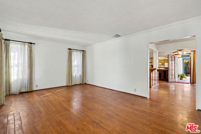 1314 Palms Boulevard, Venice CA: https://media.crmls.org/mediaz/b89a1360-53e4-4e59-88db-2ee107a99b08.jpg