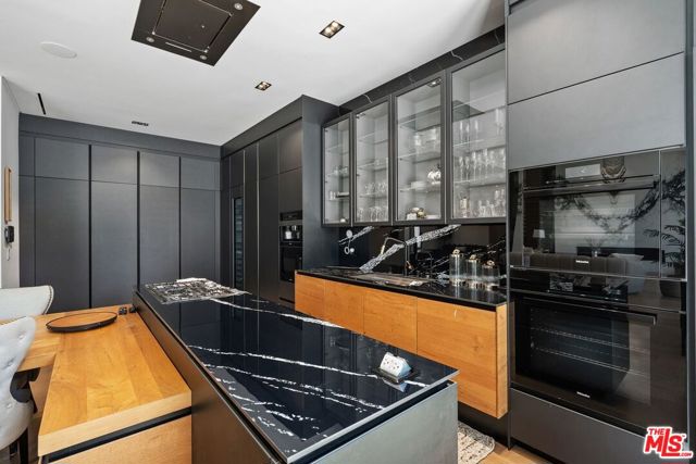 16015 Valley Wood Road, Sherman Oaks CA: https://media.crmls.org/mediaz/b89a53eb-78a9-4a69-84a6-727872a035da.jpg