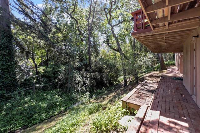 16310 Oakhurst Drive, Monte Sereno CA: https://media.crmls.org/mediaz/b89ac017-bec0-4283-bd73-80c3cce1b9c3.jpg