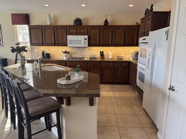 61722 Topaz Drive, La Quinta CA: https://media.crmls.org/mediaz/b89ac098-d259-4b82-8186-5a263862bfaa.jpg