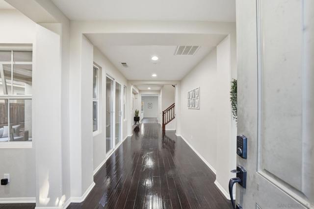 2923 Oro Blanco Cir, Escondido CA: https://media.crmls.org/mediaz/b89af6a7-54ab-4730-86a2-56418ef9a947.jpg