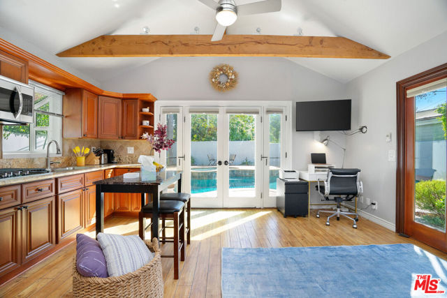 1116 Stanford Street, Santa Monica CA: https://media.crmls.org/mediaz/b89bb619-b266-4fe1-b6f0-87b51c4fa2a6.jpg