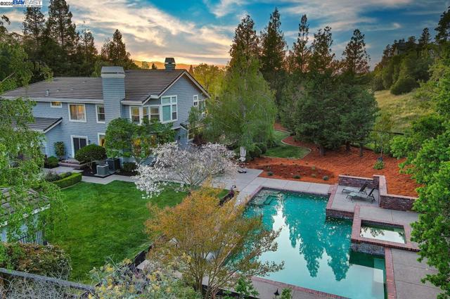 1398 Benedict Ct, Pleasanton CA: https://media.crmls.org/mediaz/b89c70a6-9d30-437a-a9ce-fd02c4e81f7d.jpg