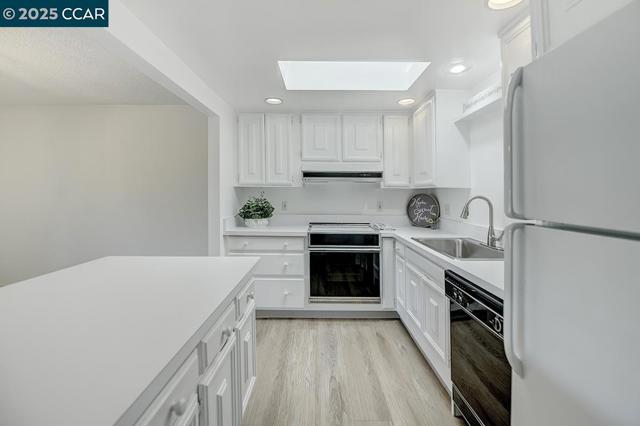 1300 Singingwood Ct., Walnut Creek CA: https://media.crmls.org/mediaz/b89cb57d-df50-40eb-af25-a7e281d2a50c.jpg
