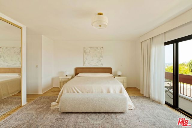 2341 N Hobart Boulevard, Los Angeles CA: https://media.crmls.org/mediaz/b89cc0e3-5f14-42af-a55d-8da896ba2d2c.jpg