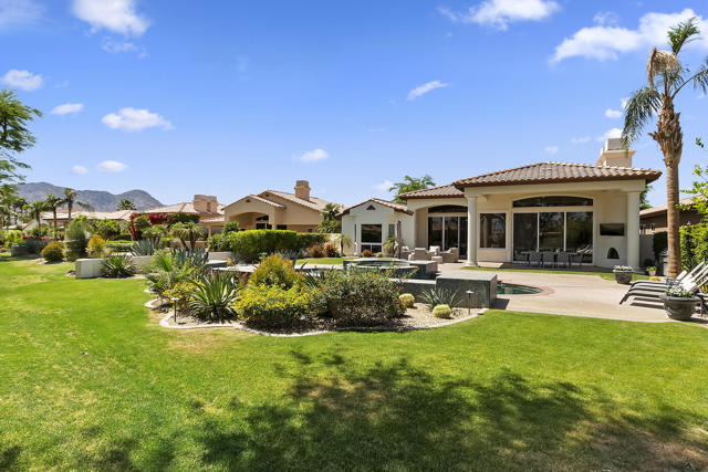 48644 Vista Palomino, La Quinta CA: https://media.crmls.org/mediaz/b89cc7c8-d06e-4495-bb6d-72feb4358cce.jpg
