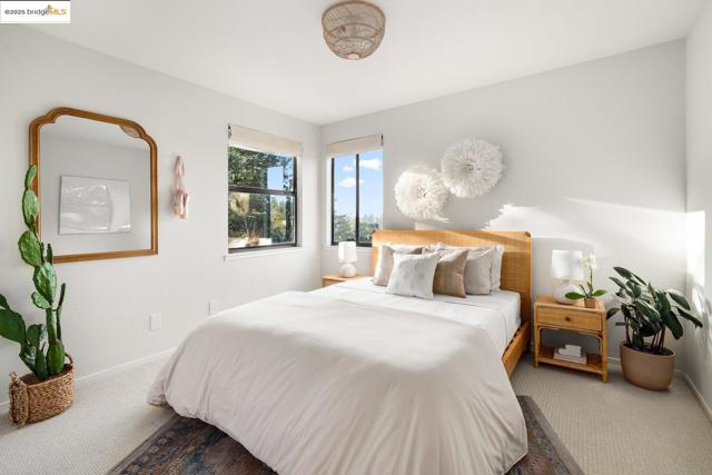 6566 Chelton Dr, Oakland CA: https://media.crmls.org/mediaz/b89d78e0-b4ed-434b-92b5-13ac7766f1ed.jpg