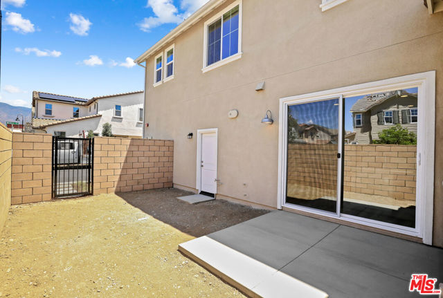 13889 Bell Way, Fontana CA: https://media.crmls.org/mediaz/b89e00ec-55e3-400b-9cde-5dbe4e3da83e.jpg