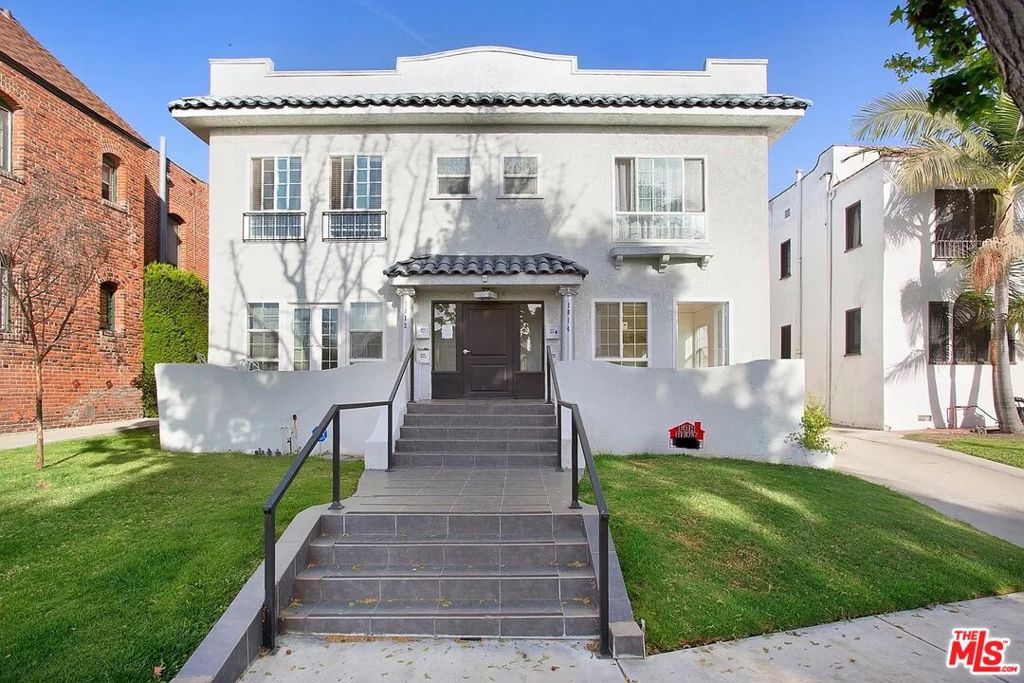 1014 S ORANGE Drive