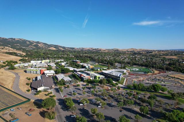 3239 Pinot Blanc Way, San Jose CA: https://media.crmls.org/mediaz/b89ef00e-f18a-481b-a109-14d113763f2d.jpg