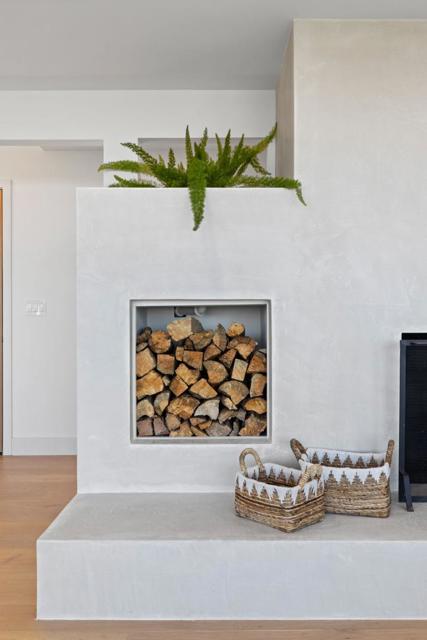 760 Loma Court, Redwood City CA: https://media.crmls.org/mediaz/b89f9c99-8cde-4dea-83d6-b1d249dc9801.jpg