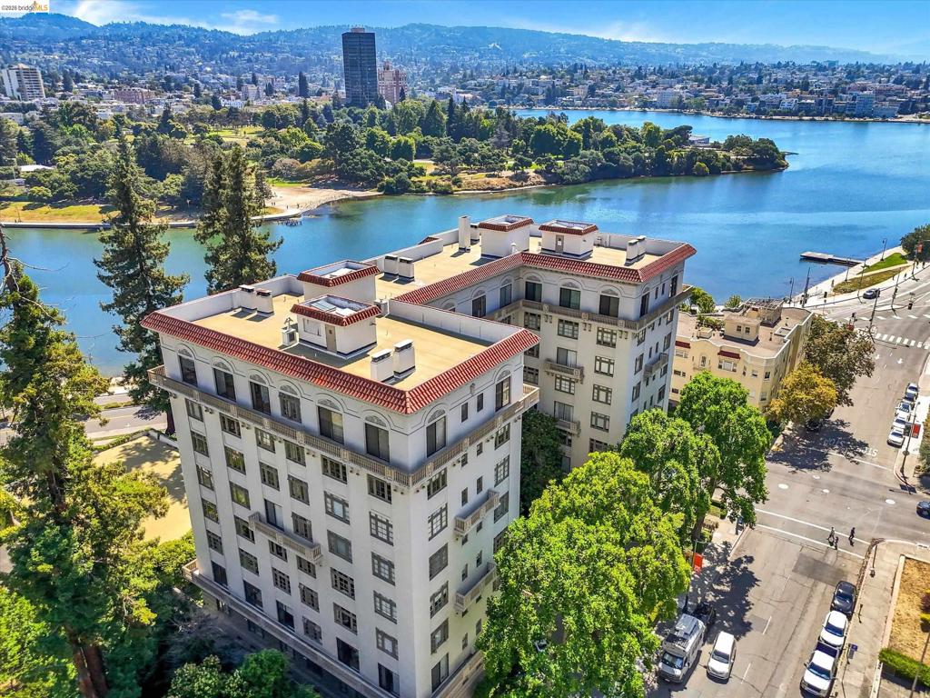 200 Lakeside Dr #801